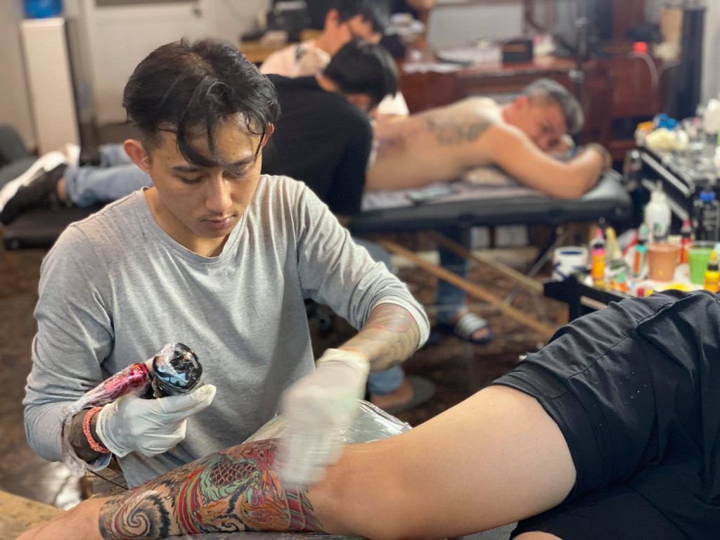 Nghệ Sĩ Dạy Học Nghề Xăm Hình Tại Micae Tattoo Academy